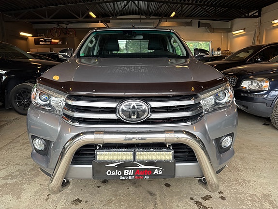 Toyota HiLux 4 of 25