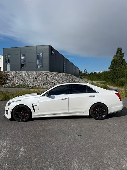 Cadillac CTS V 8 of 30