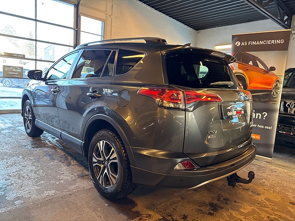Toyota RAV4 4 of 20