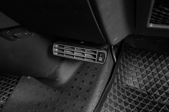 Volkswagen Caravelle 30 of 30