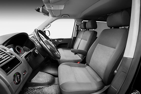 Volkswagen Caravelle 12 of 30