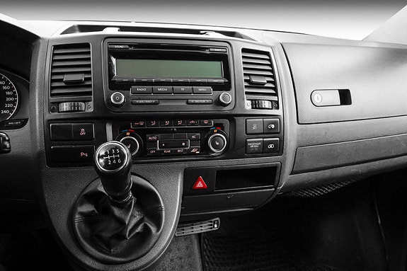 Volkswagen Caravelle 23 of 30