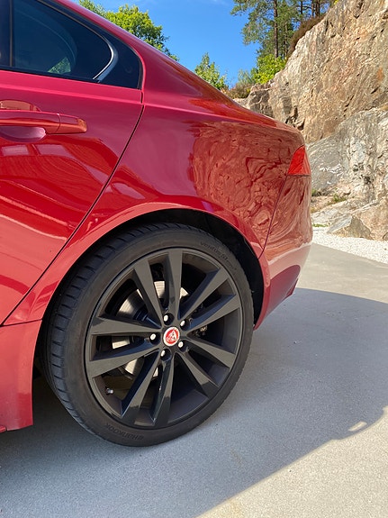 Jaguar XE 18 of 24