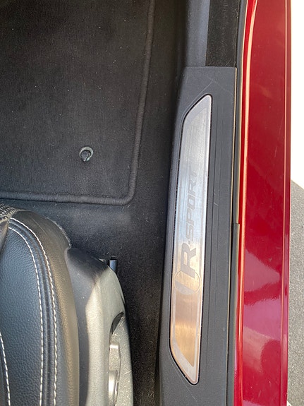 Jaguar XE 16 of 24