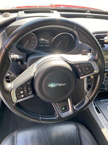 Jaguar XE 22 of 24