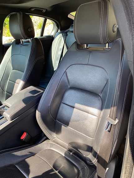 Jaguar XE 19 of 24