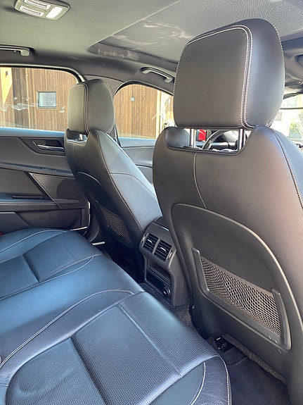 Jaguar XE 15 of 24