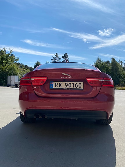 Jaguar XE 17 of 24
