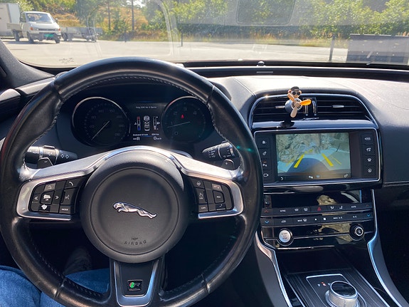 Jaguar XE 24 of 24