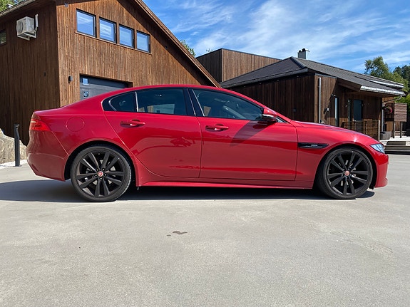 Jaguar XE 2 of 24