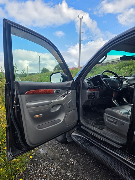Toyota Land Cruiser 8 of 16
