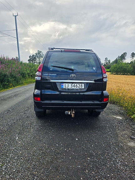 Toyota Land Cruiser 4 of 16