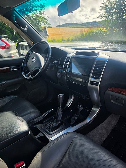 Toyota Land Cruiser 12 of 16