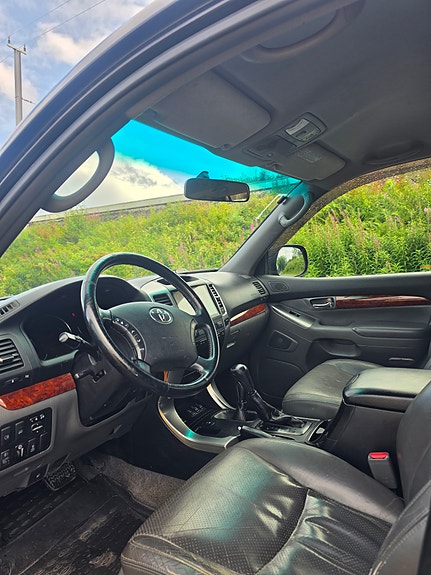 Toyota Land Cruiser 7 of 16