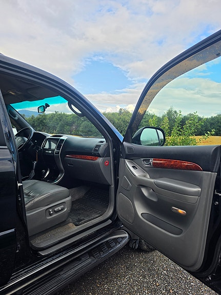 Toyota Land Cruiser 9 of 16