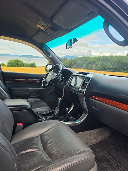 Toyota Land Cruiser 10 of 16
