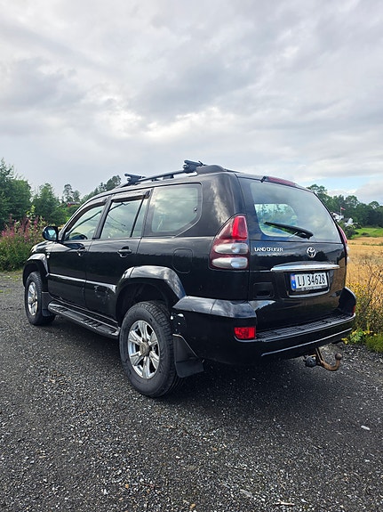Toyota Land Cruiser 5 of 16