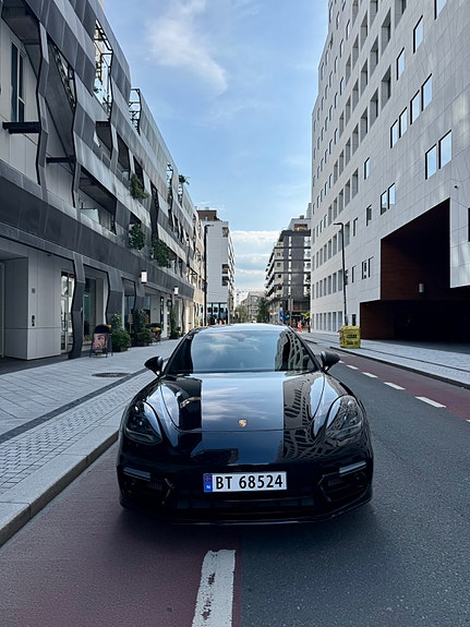 Porsche Panamera 4 of 25