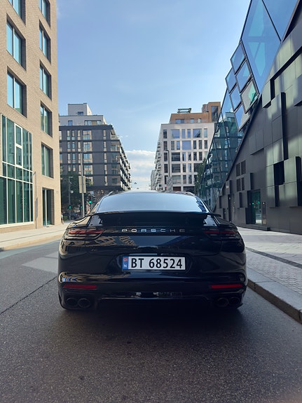 Porsche Panamera 10 of 25