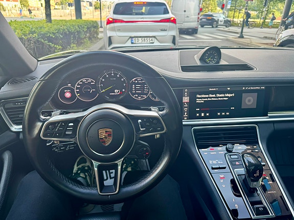 Porsche Panamera 13 of 25