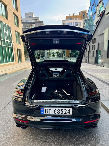 Porsche Panamera 12 of 25