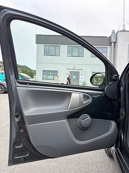 Toyota Aygo 27 of 30