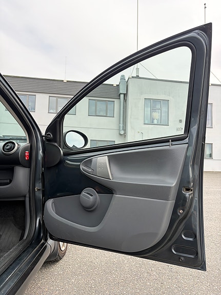 Toyota Aygo 25 of 30