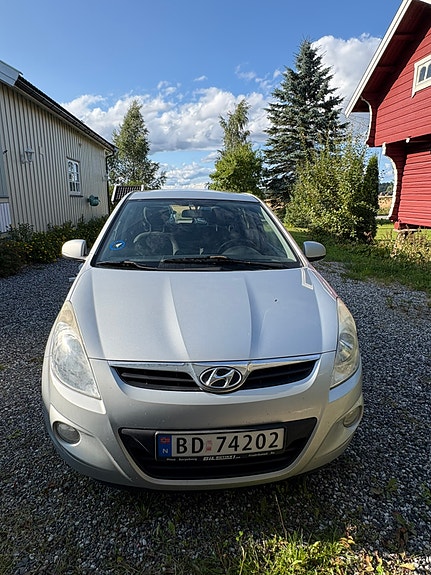 Hyundai i20 3 of 12