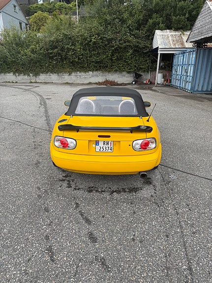 Mazda MX-5 4 of 28
