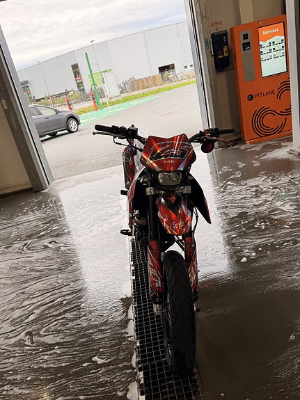 Aprilia SX 125 Super Motard 5 of 22