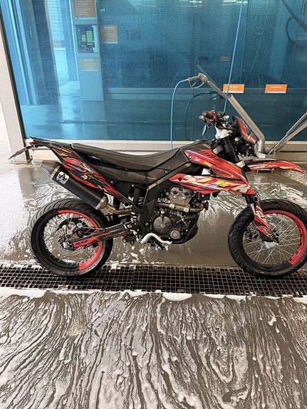 Aprilia SX 125 Super Motard 13 of 22