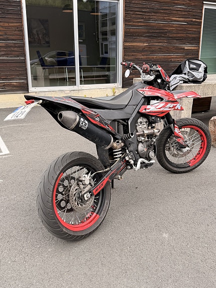 Aprilia SX 125 Super Motard 15 of 22