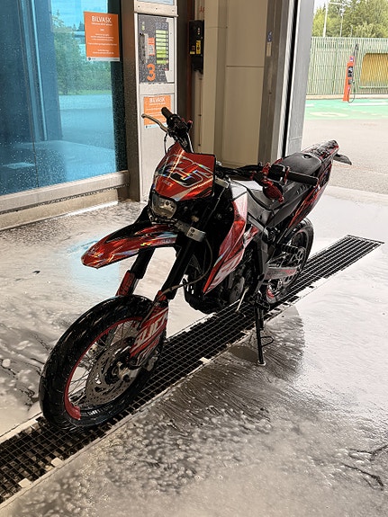 Aprilia SX 125 Super Motard 9 of 22