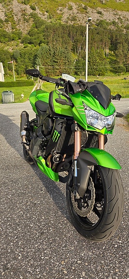 Kawasaki Z 750 R 10 of 25