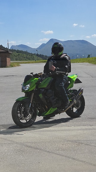 Kawasaki Z 750 R 4 of 25