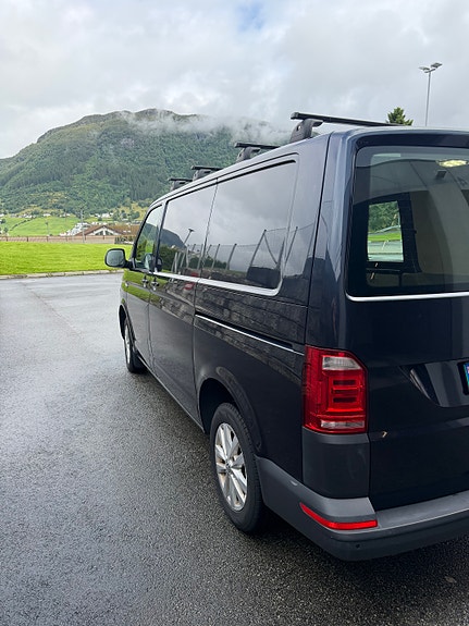 Volkswagen Transporter 2 of 12