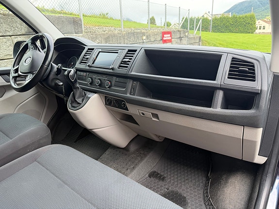 Volkswagen Transporter 10 of 12