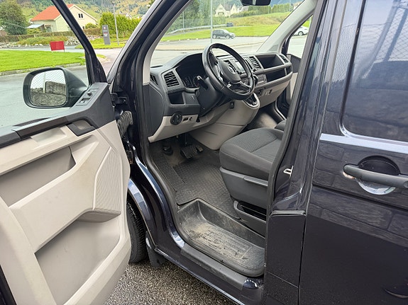 Volkswagen Transporter 8 of 12