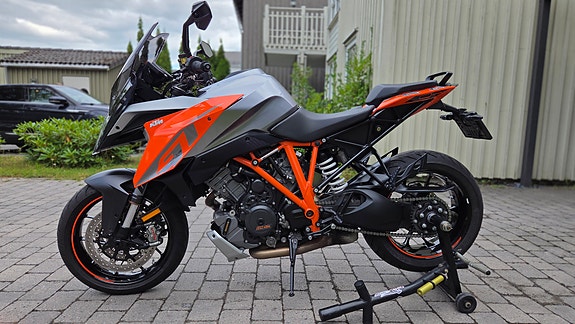 KTM 1290 Super Duke GT 7 of 15