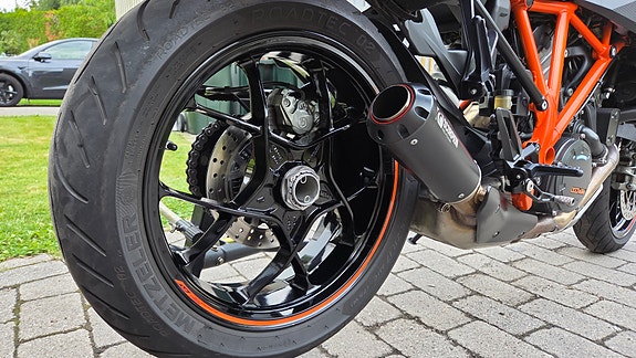 KTM 1290 Super Duke GT 12 of 15