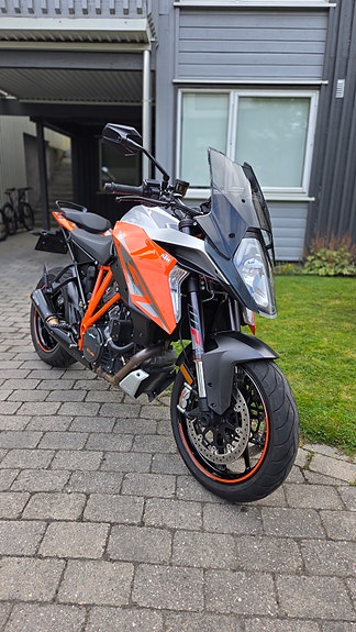 KTM 1290 Super Duke GT 3 of 15