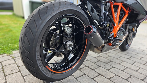 KTM 1290 Super Duke GT 14 of 15