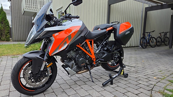 KTM 1290 Super Duke GT 10 of 15