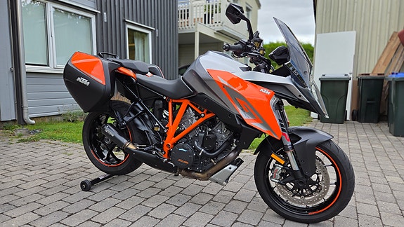 KTM 1290 Super Duke GT 9 of 15