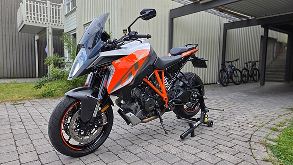 KTM 1290 Super Duke GT 8 of 15
