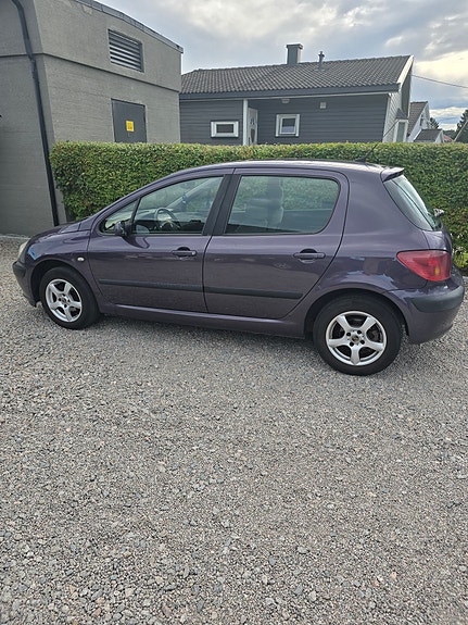 Peugeot 307 2 of 17