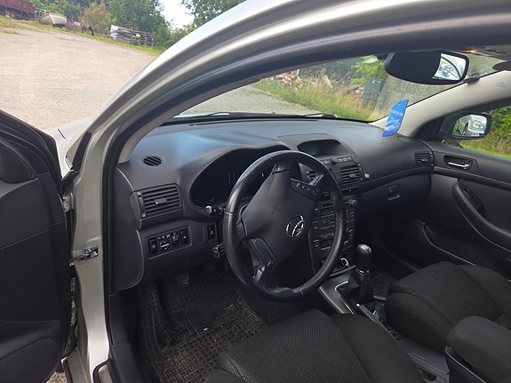 Toyota Avensis 6 of 8