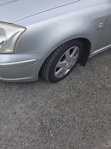 Toyota Avensis 2 of 8