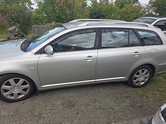 Toyota Avensis 3 of 8
