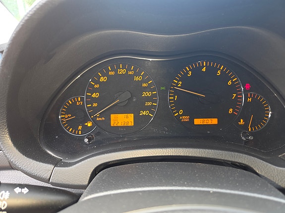 Toyota Avensis 8 of 8